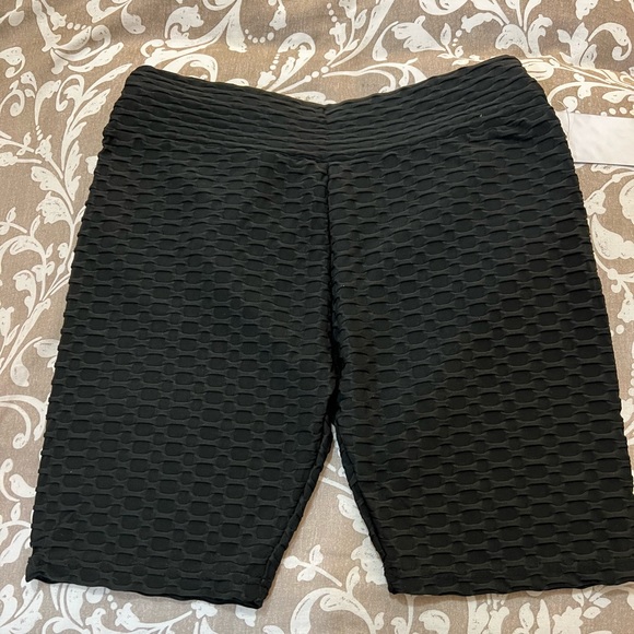 🌟NWT! Booty Scrunch Butt Gym Shorts! - Picture 4 of 7